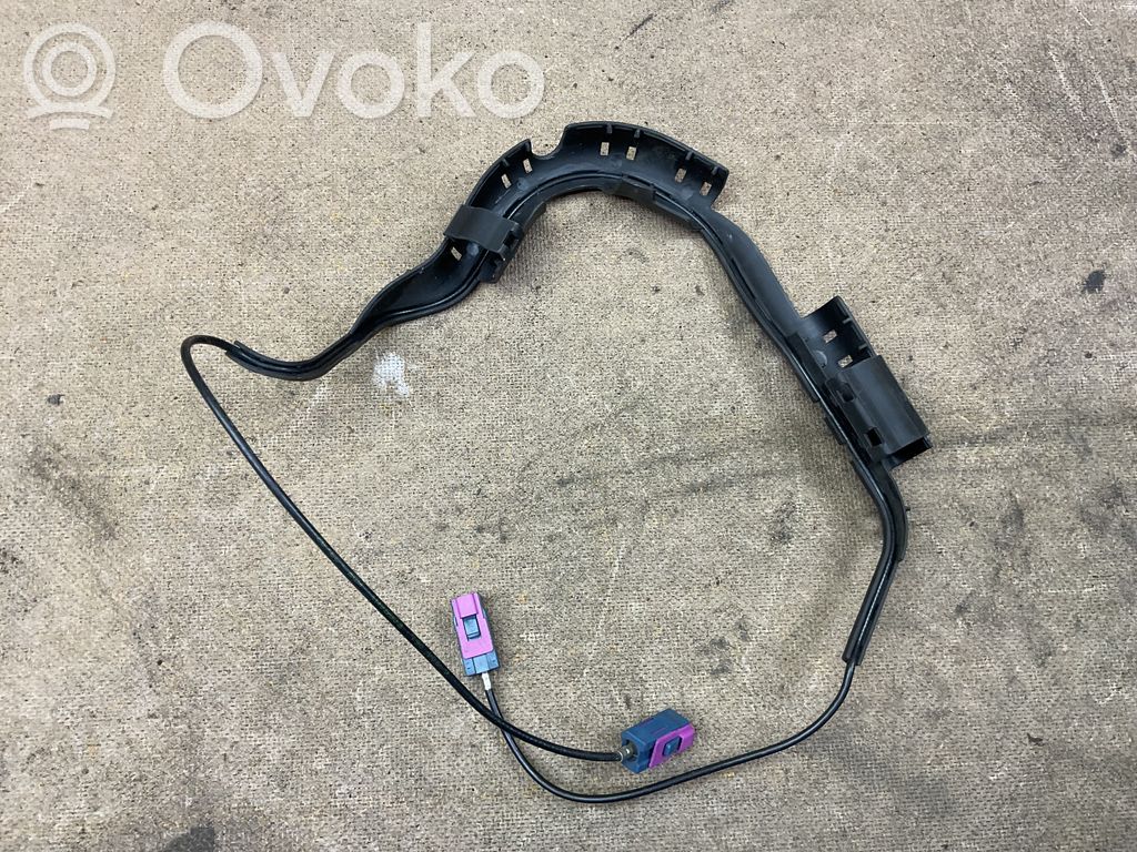 BMW 3 E46 Aizmugurējā pārsega eņģe (-ess) 