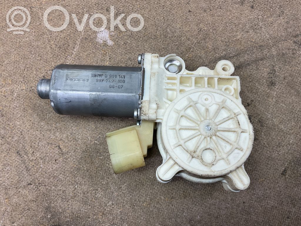 BMW 5 E60 E61 Front door window regulator motor 