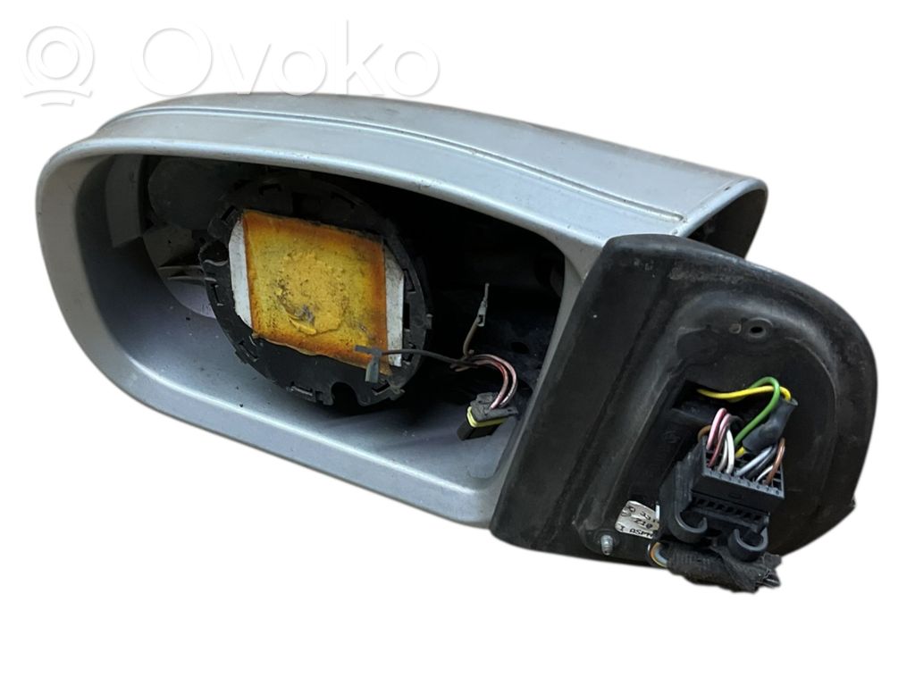 Elektryczne lusterko boczne drzwi przednich   331079,2108108716