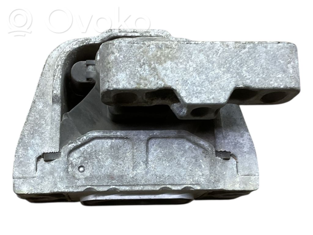 Volkswagen PASSAT B6 Engine mount bracket 