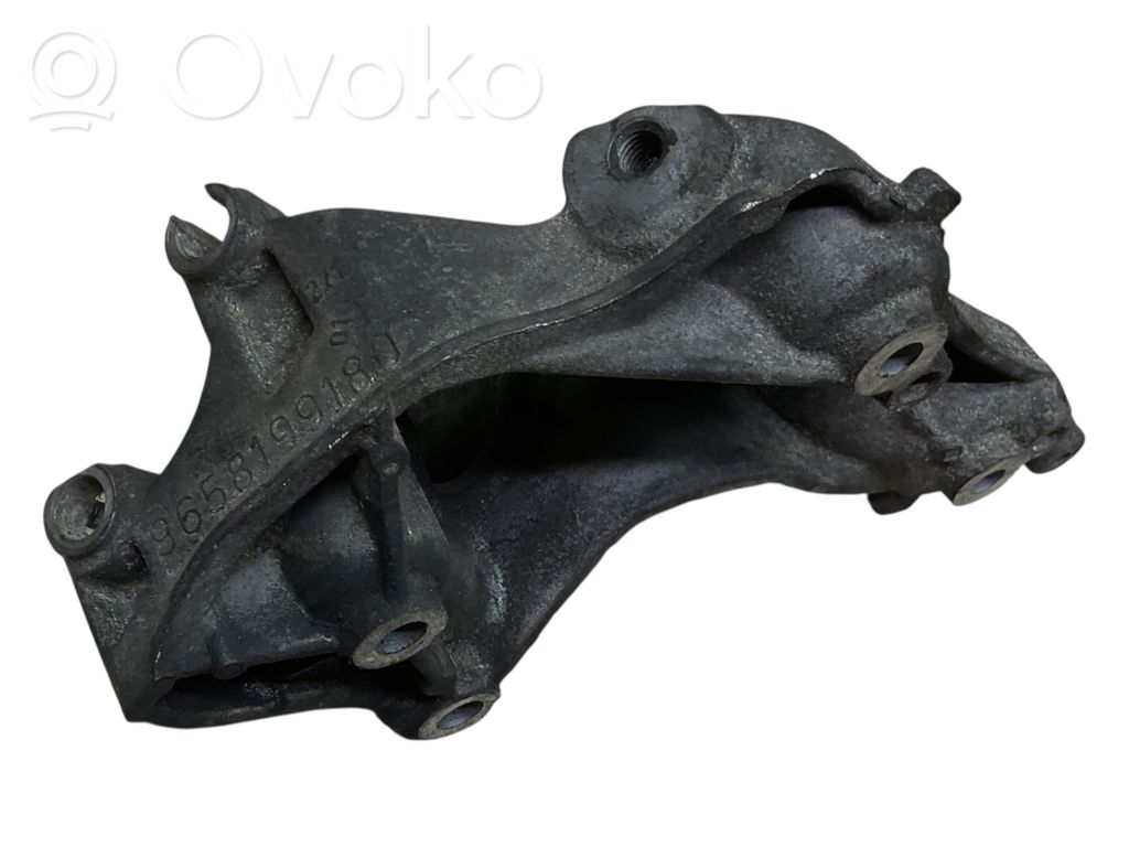 Citroen Berlingo Generator/alternator bracket 