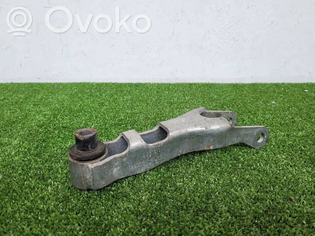 Volvo V40 Engine mounting bracket 
