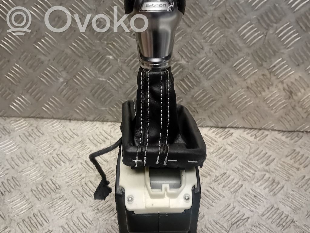 Audi A3 S3 8V Lewarek zmiany biegów / górny 
