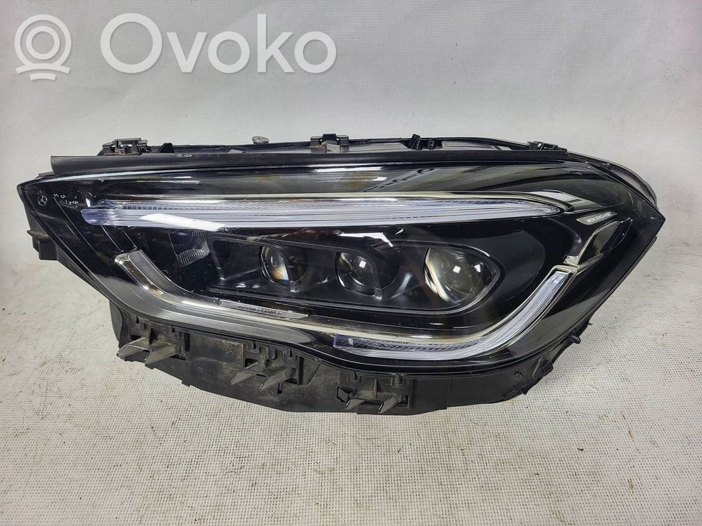 Mercedes-Benz GLA H247 Lampa przednia 