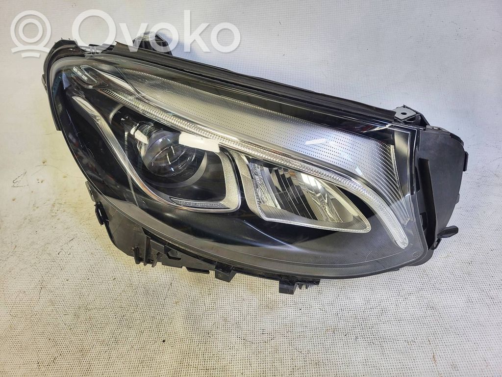 Mercedes-Benz GLC X253 C253 Lampa przednia 