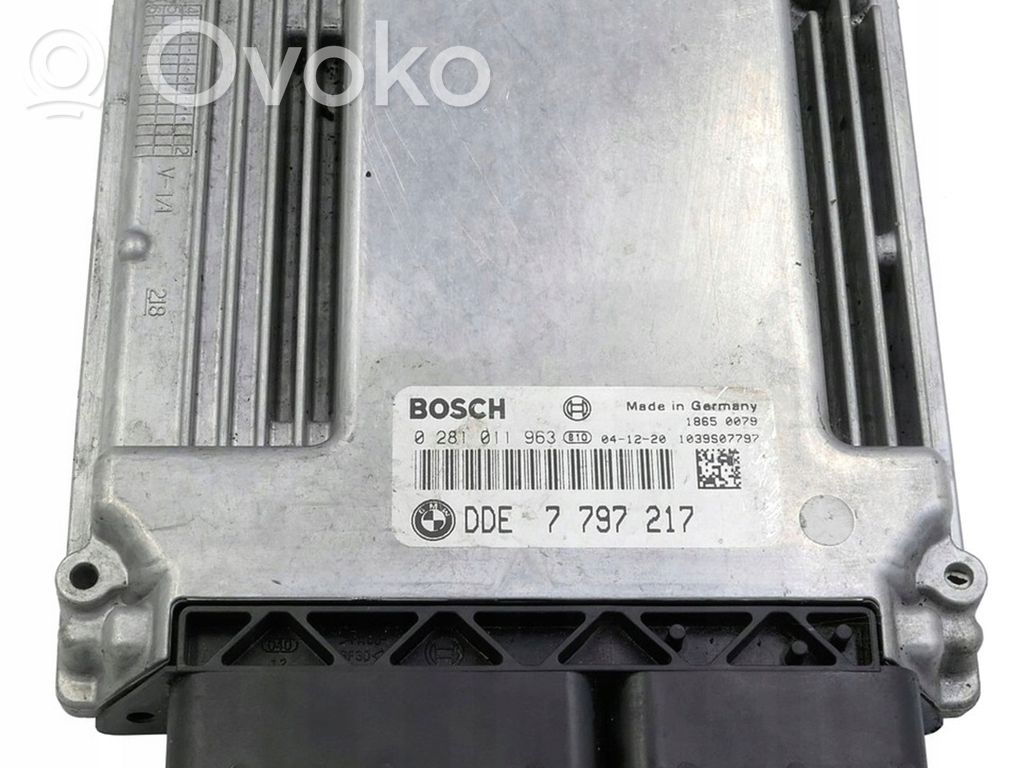 BMW 1 E81 E87 Engine control unit/module 