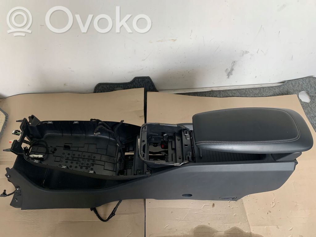 Center console   LJ8BR045K12A
