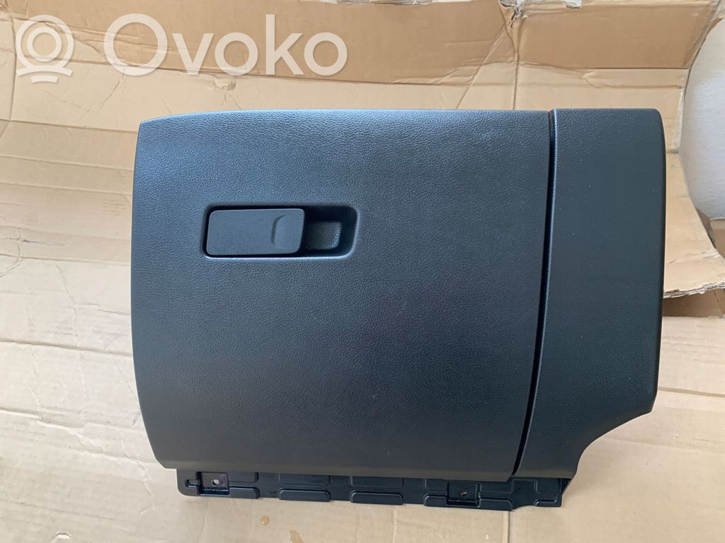 Glove box set   5ZT61TRM