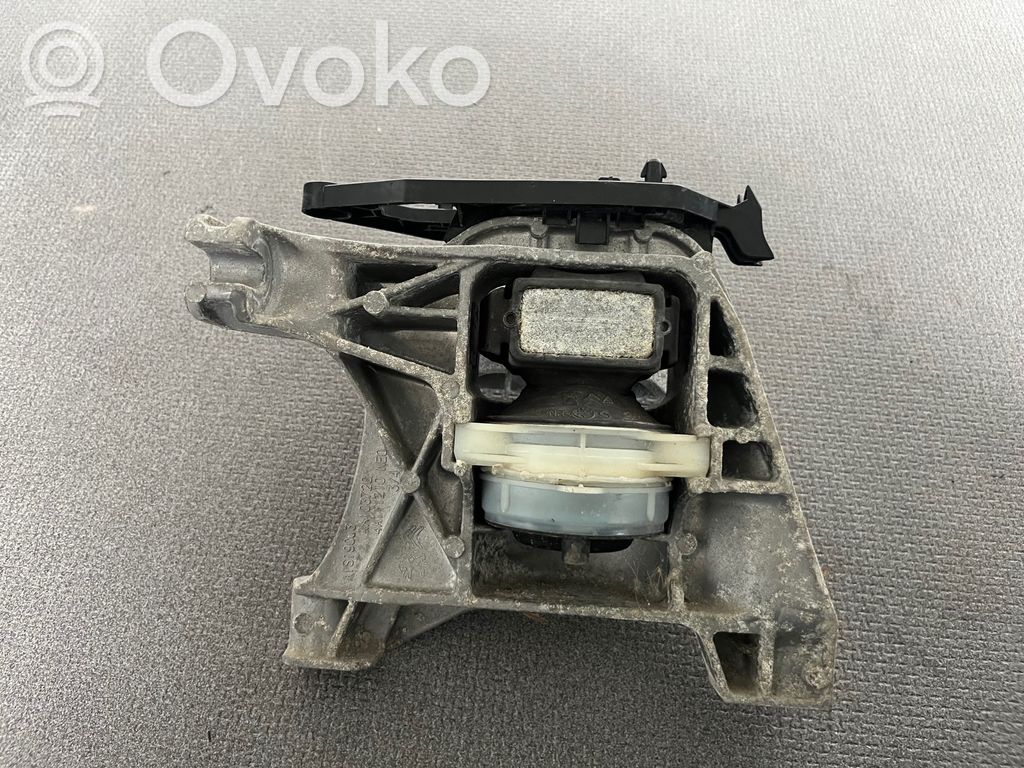 Engine mount bracket   4A103720,S903