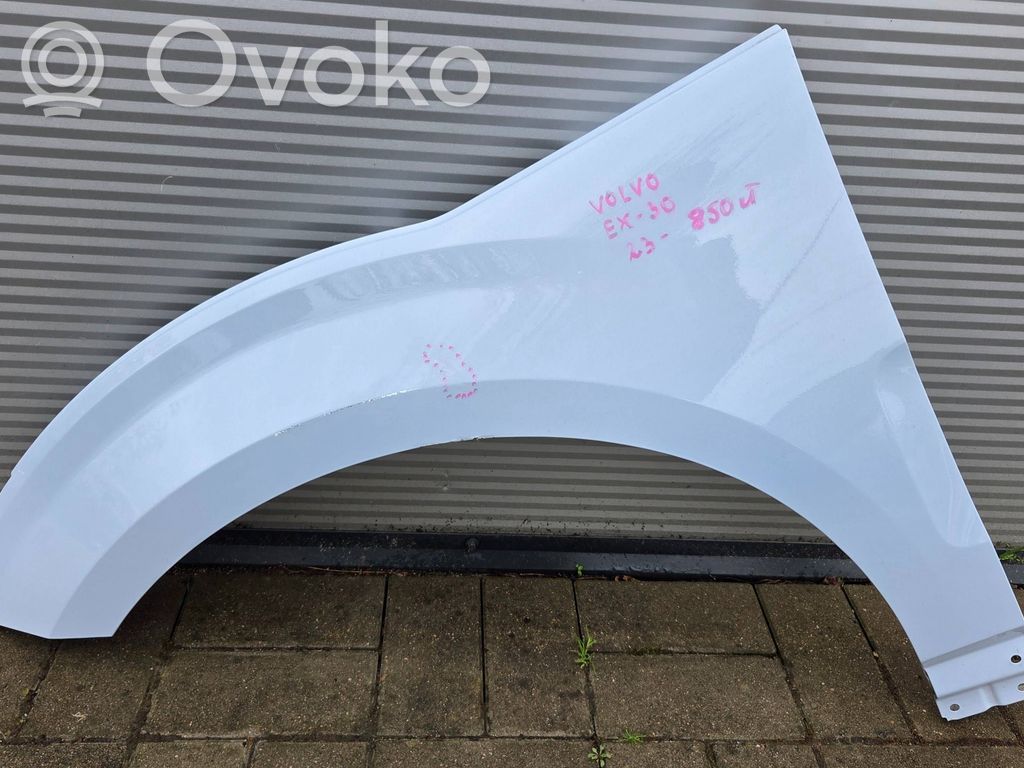 Volvo EX30 Spārns 