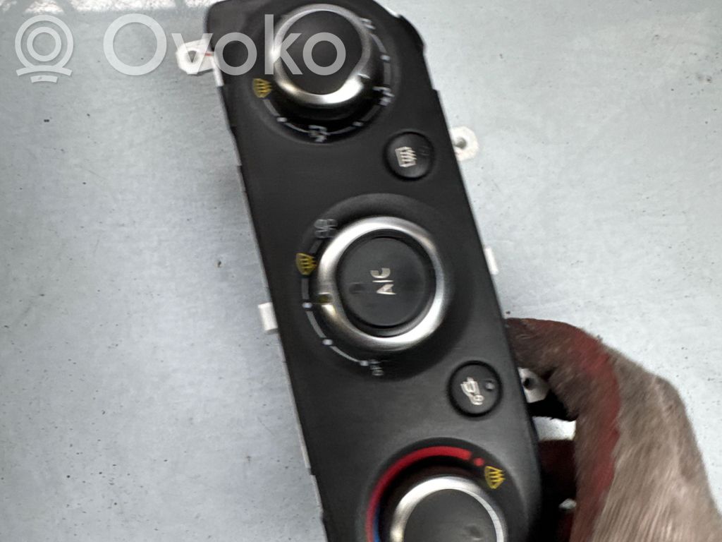 Renault Clio IV Climate control unit 