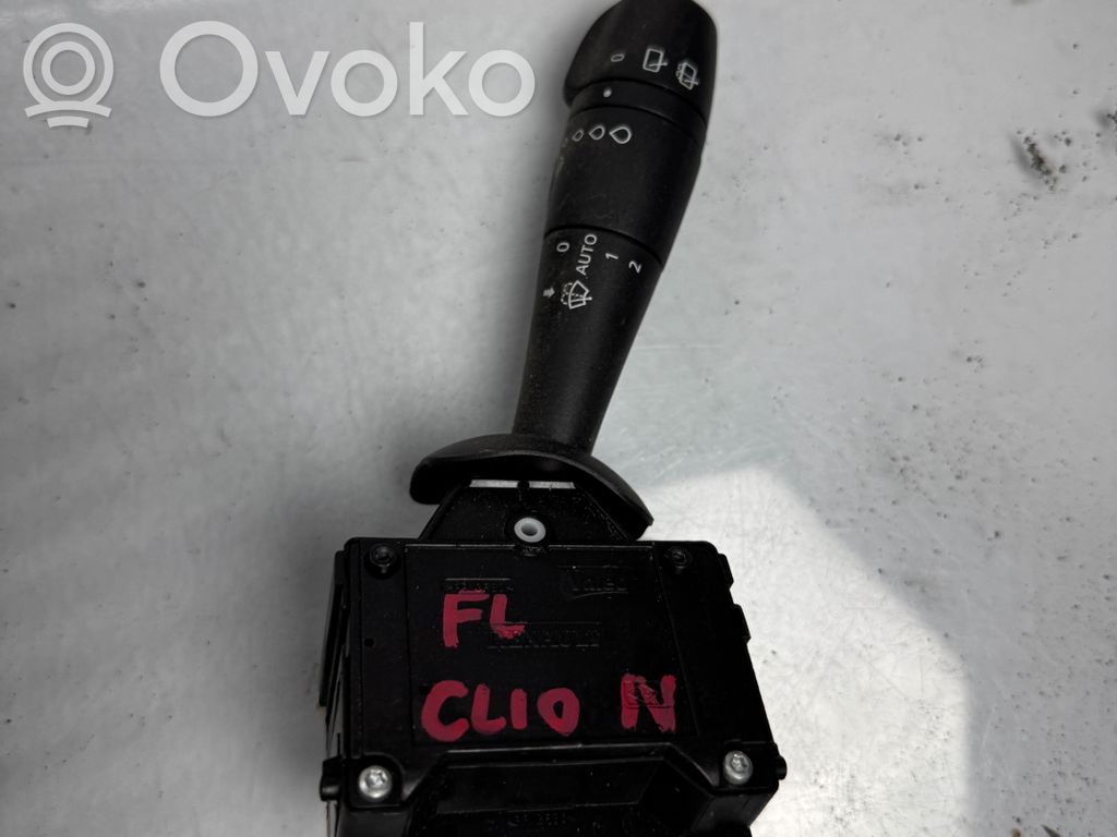 Renault Clio IV Wiper switch 
