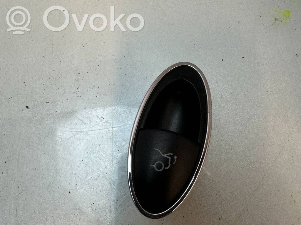 Mercedes-Benz E W211 Tailgate opening switch 