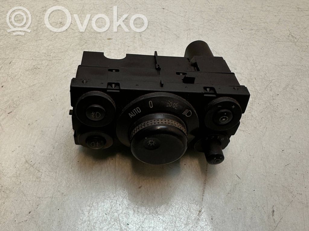 Opel Astra H Light switch 