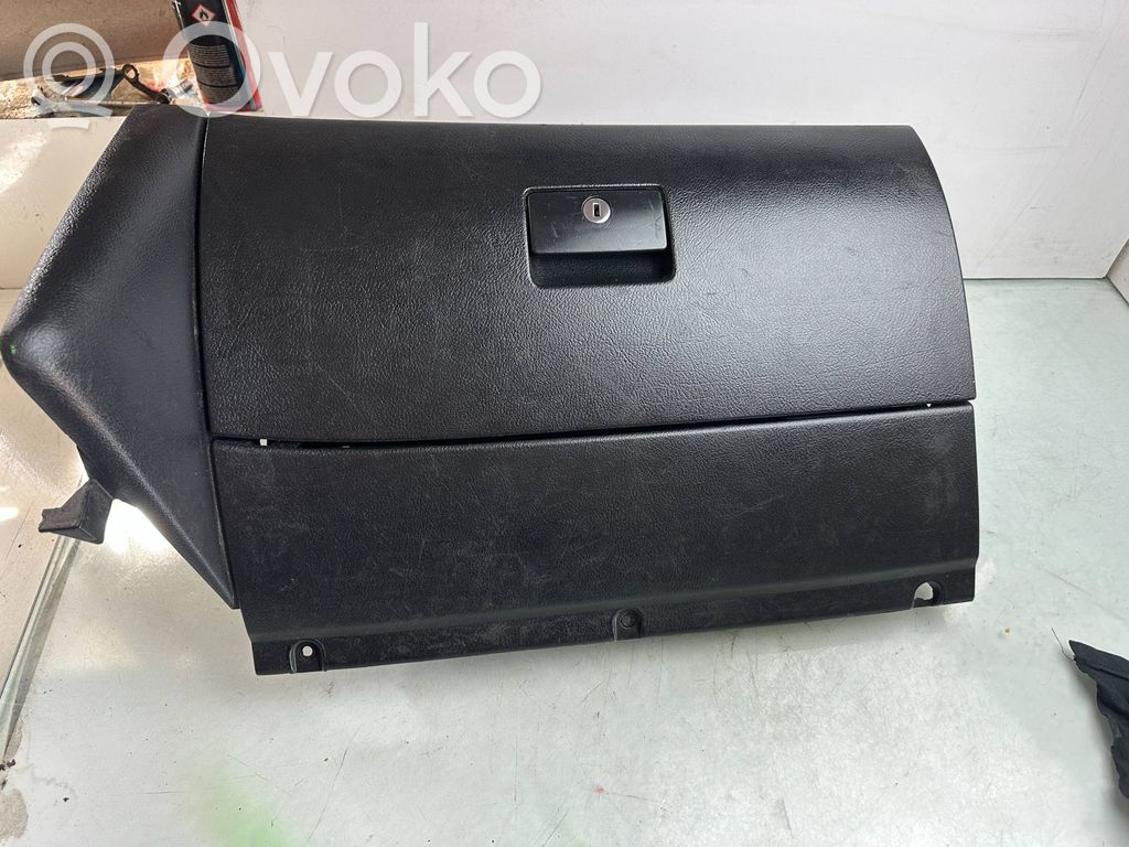 Volkswagen Golf IV Handschuhfach 
