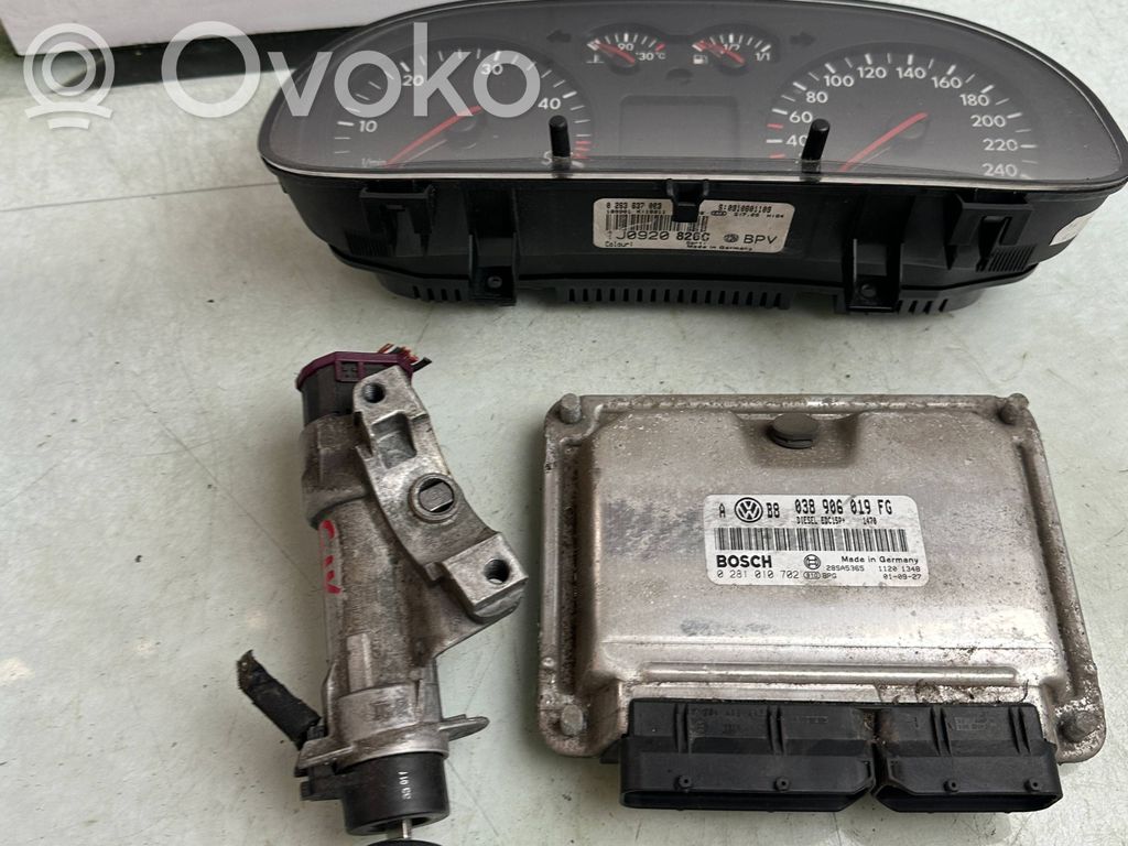 Volkswagen Golf IV Sterownik / Moduł ECU 