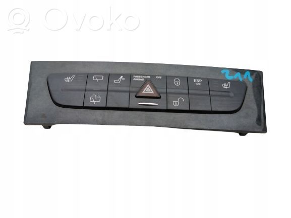 Mercedes-Benz E W211 Botón interruptor de luz de peligro 