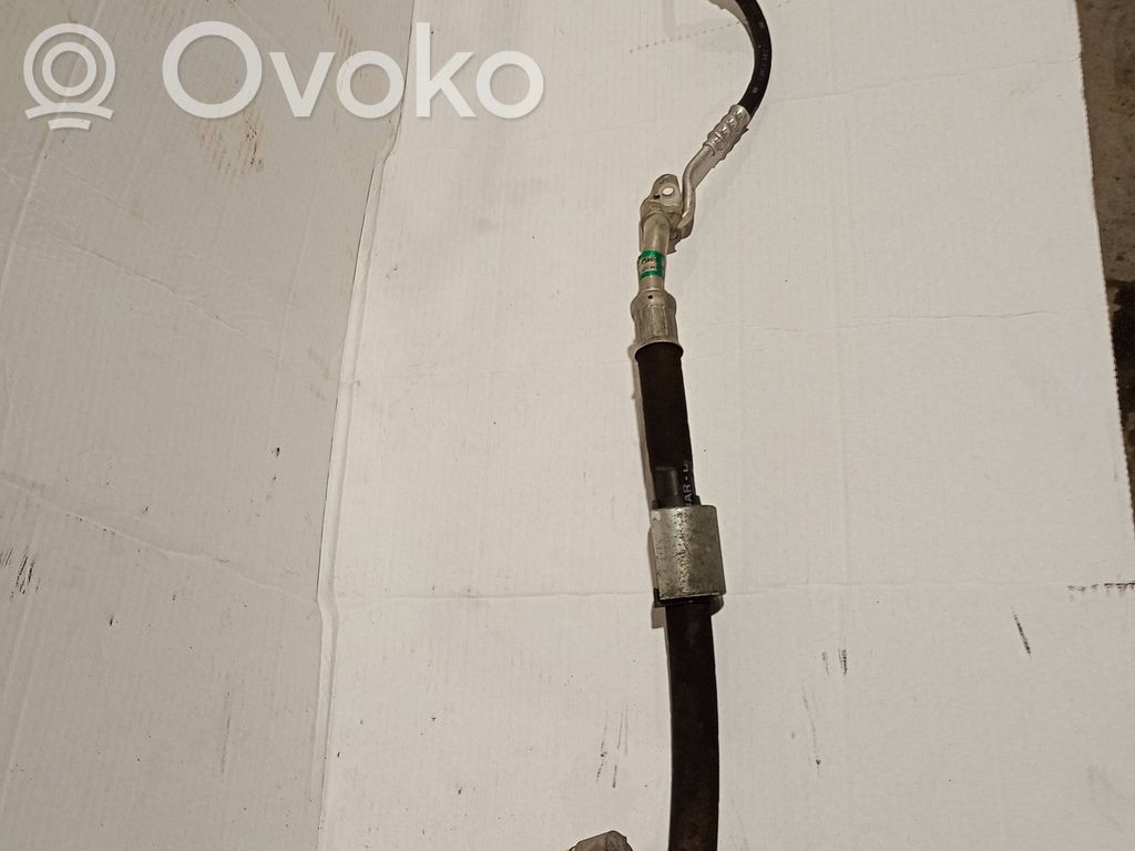 BMW 1 E81 E87 Ilmastointilaitteen putki (A/C) 