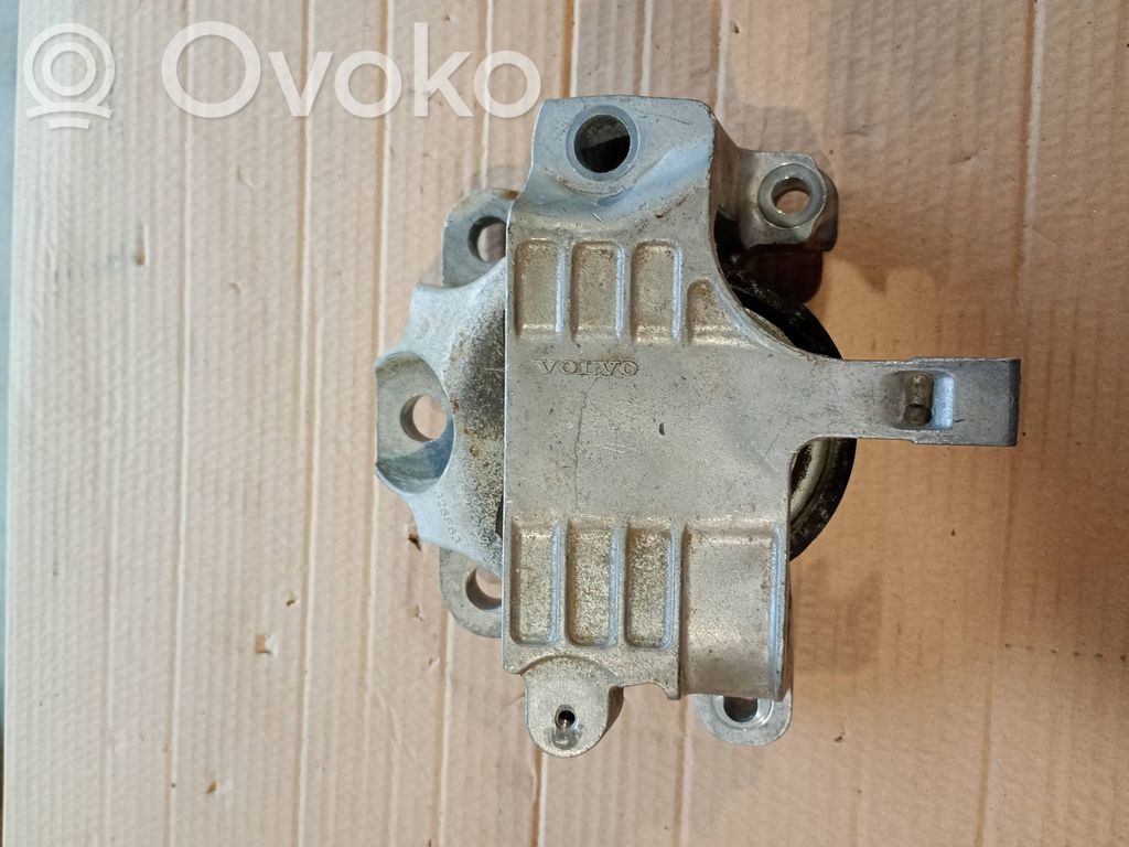 Volvo XC40 Engine mount bracket 