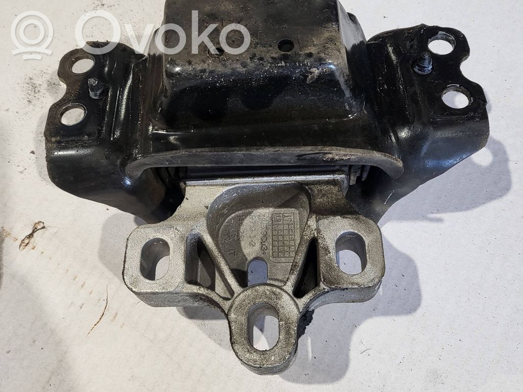 Engine mount bracket   5QA199555C,26062017