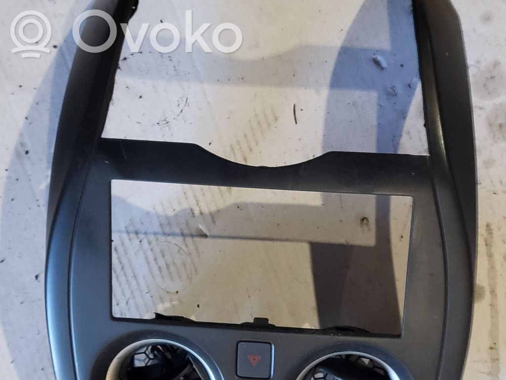Nissan Note (E12) Verkleidung Radio / Navigation 