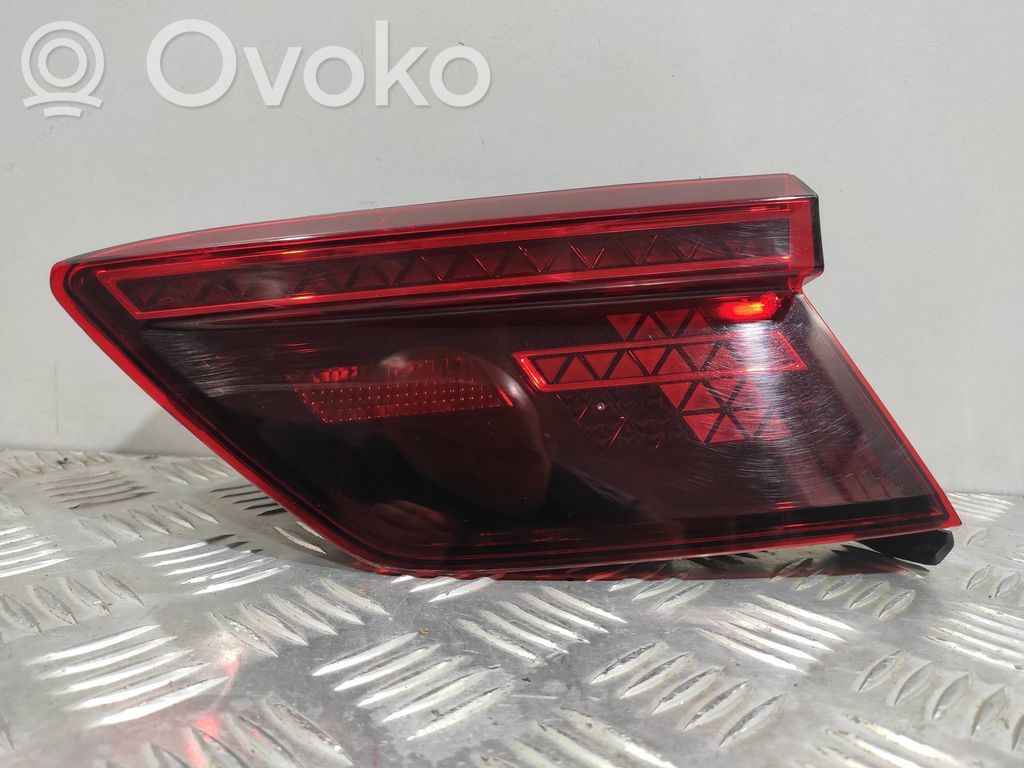 Volkswagen Tiguan Galinis žibintas dangtyje 