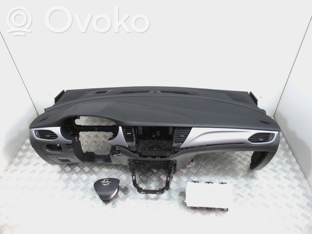 Opel Astra K Панель 