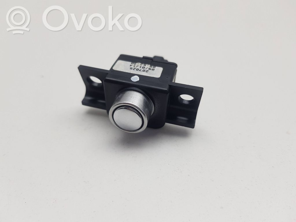 Jaguar XF X250 Glove box opening button 