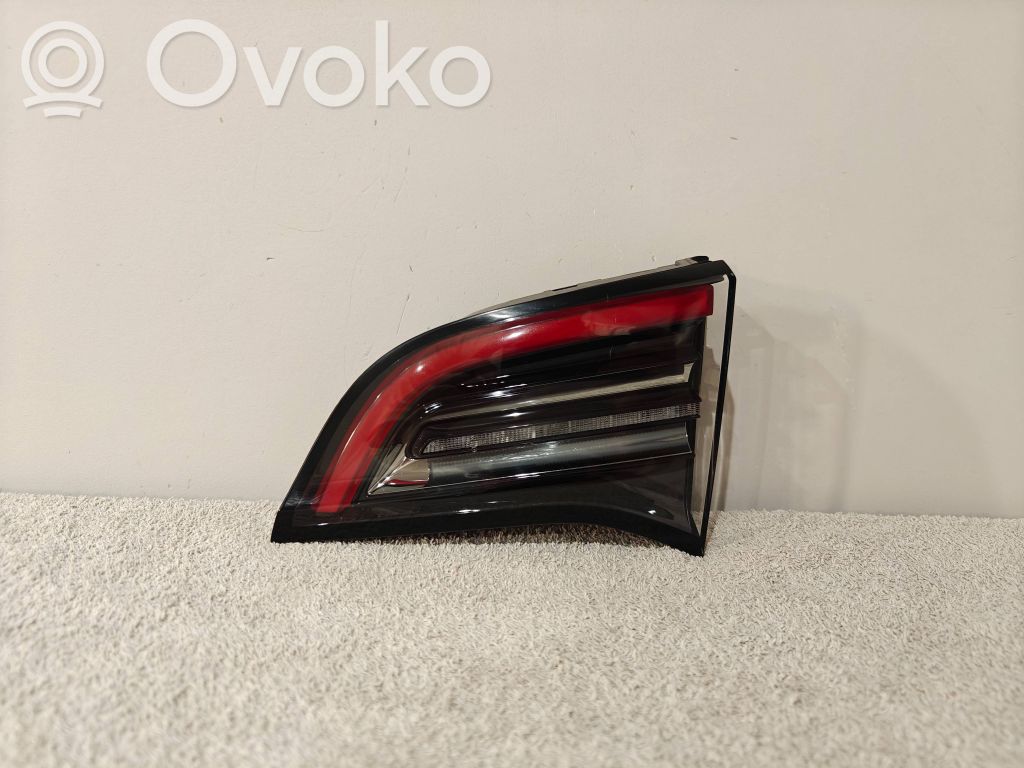 Tesla Model Y Tailgate rear/tail lights 