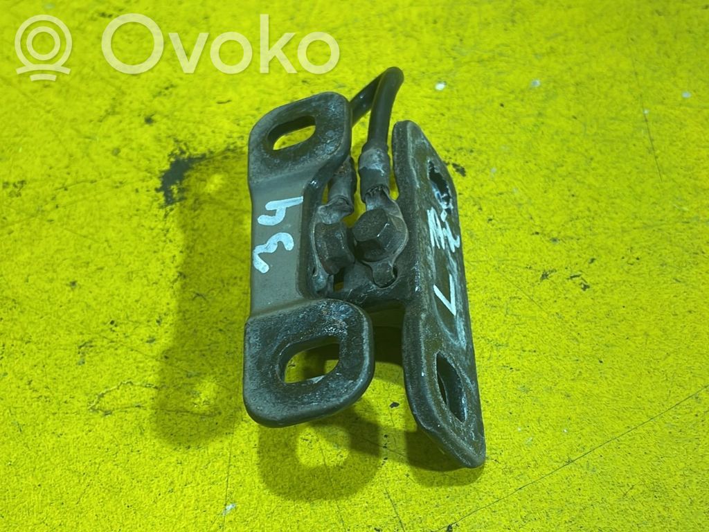 Tailgate/trunk/boot hinge   147KM,RZ3R2P2K2