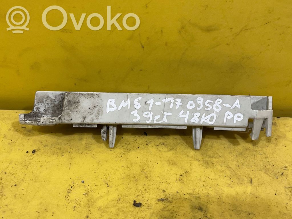 Rear bumper mounting bracket