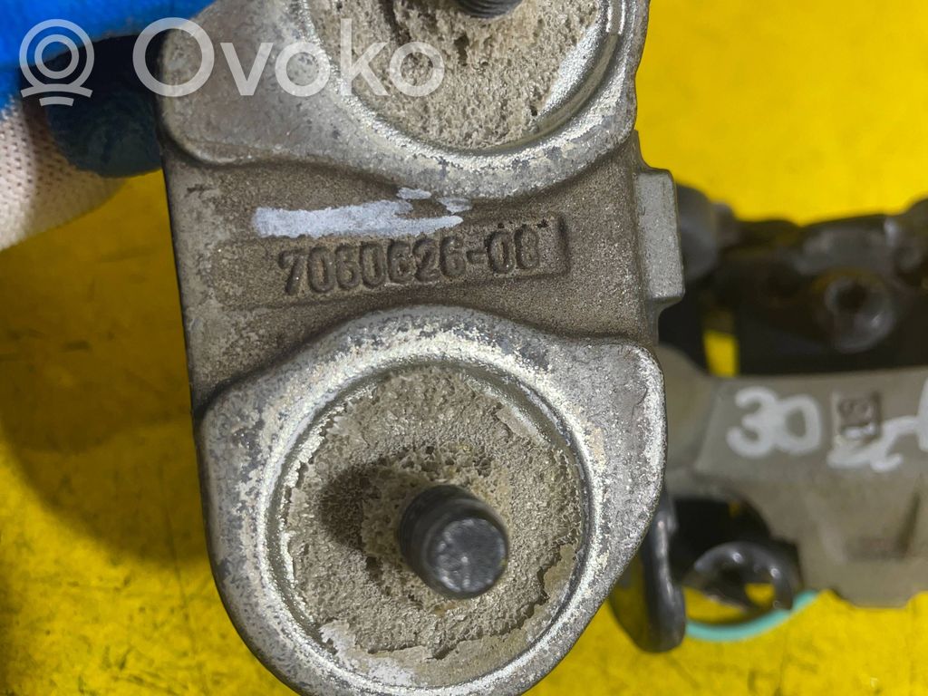 Tailgate/trunk/boot hinge   70602508