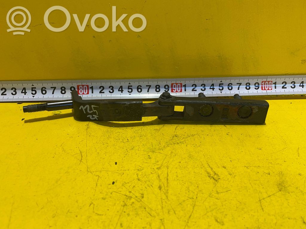 Tailgate/trunk/boot hinge   8V41S42900AF