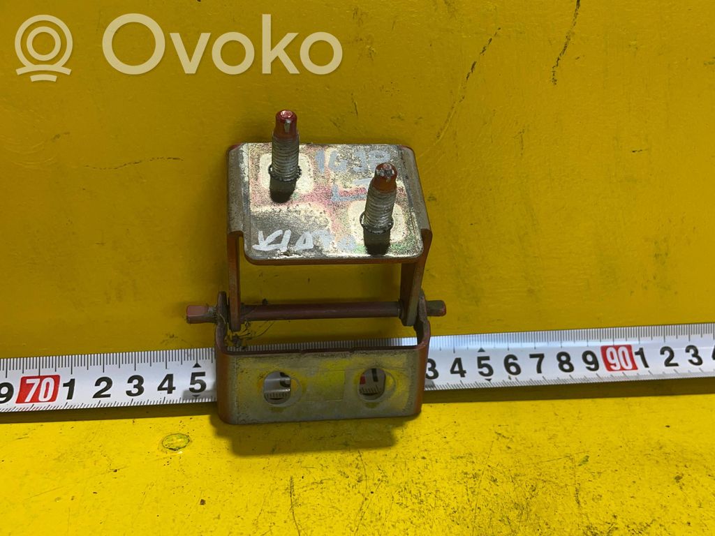 Ford Focus Tailgate/trunk/boot hinge 