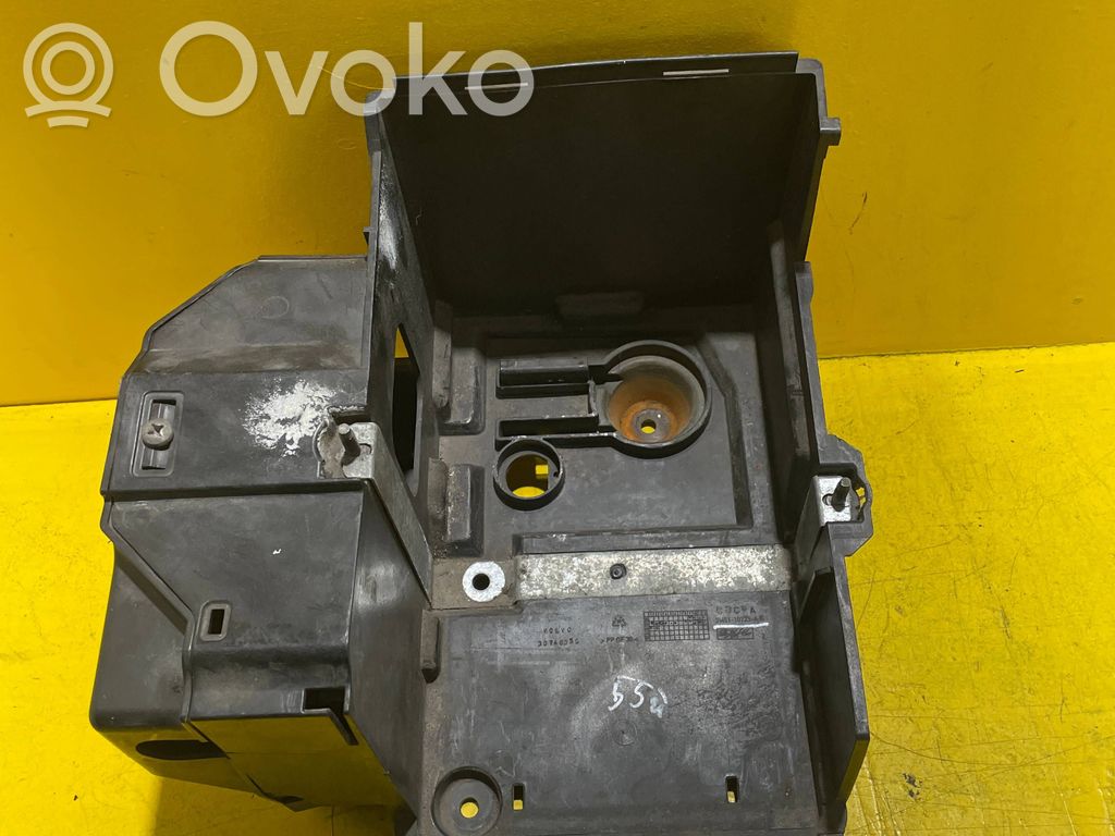 Ford Focus Akkulaatikon alusta 