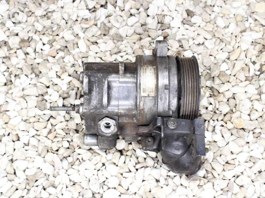 BMW 7 E65 E66 Vairo stiprintuvo siurblys 