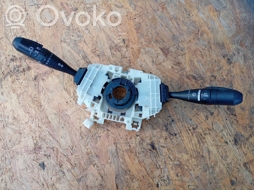 Mitsubishi Colt Interruptor/palanca de limpiador de luz de giro 