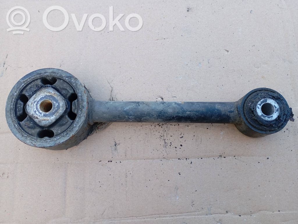 Engine mount vacuum valve
