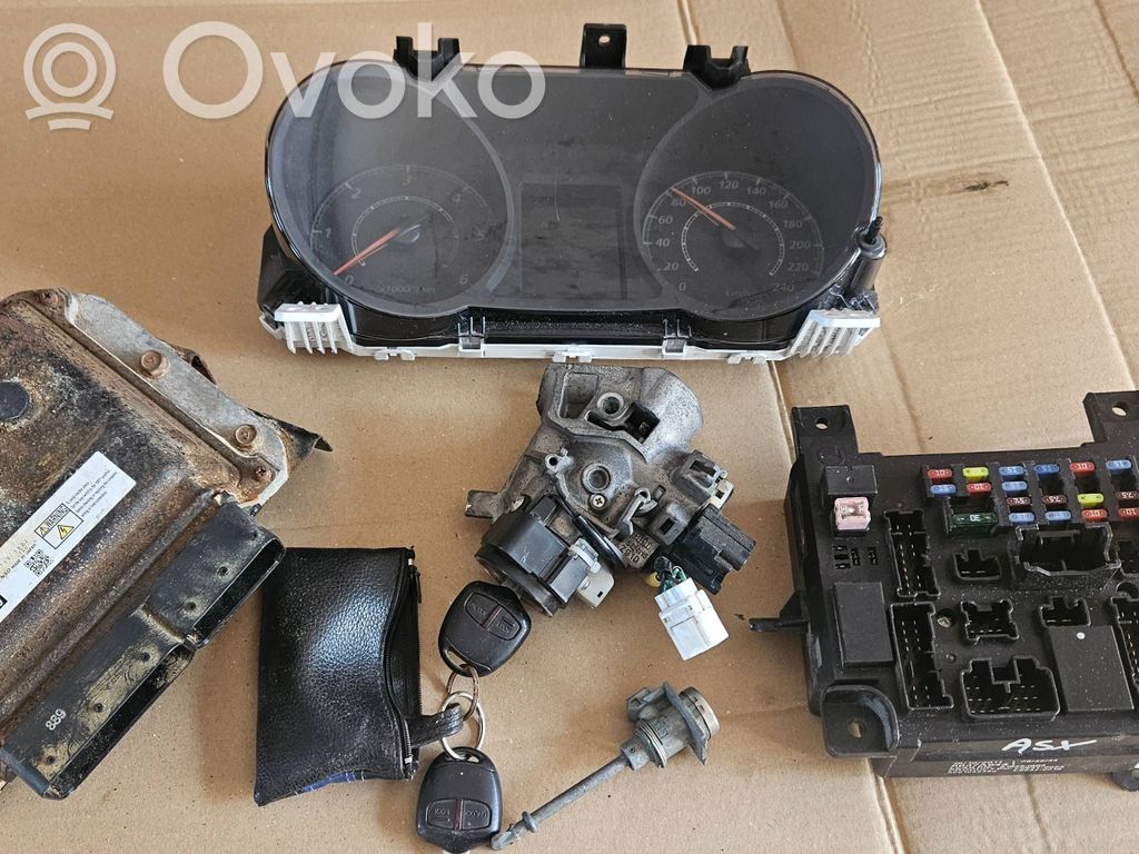 Mitsubishi ASX Komputer / Sterownik ECU i komplet kluczy 