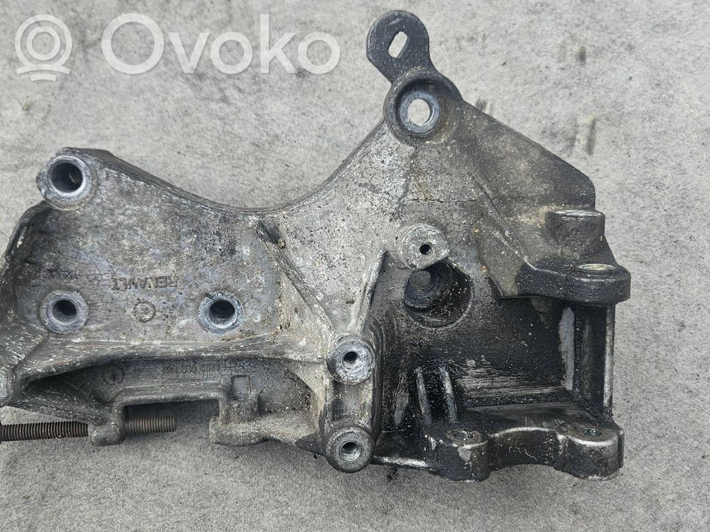 Engine mounting bracket   8200020552