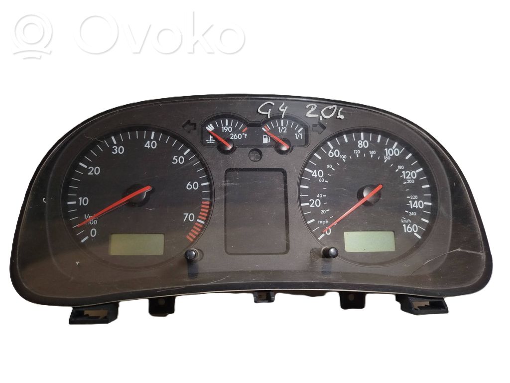 Volkswagen Golf IV Geschwindigkeitsmesser Cockpit 