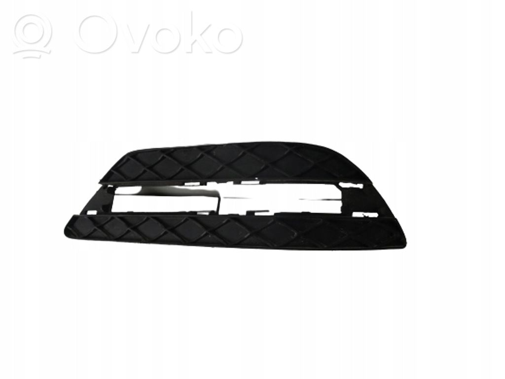 Mercedes-Benz C W204 Apakšējais režģis (trīsdaļīgs) 