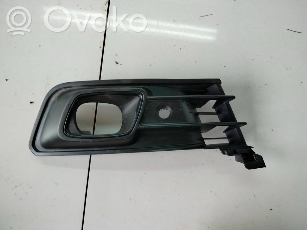 Renault Captur Moldura/rejilla de la luz antiniebla delantera 