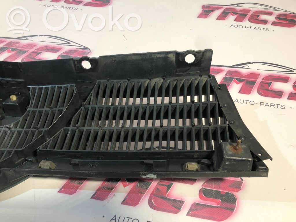 Alfa Romeo 155 Augšējais režģis 