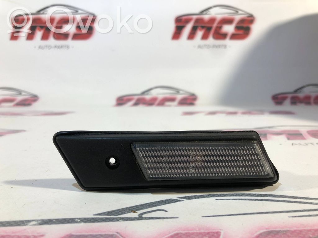 Front fender indicator light   13780139