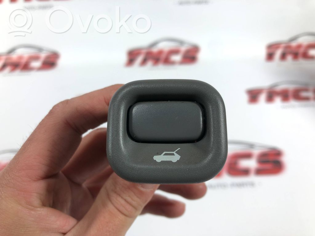 Honda CR-V Interruptor para abrir la puerta trasera 