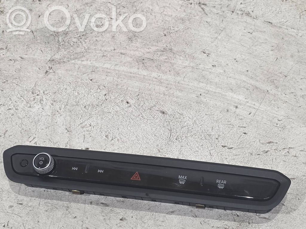 BMW i4 Przyciski / Przełącznik regulacji głośności 