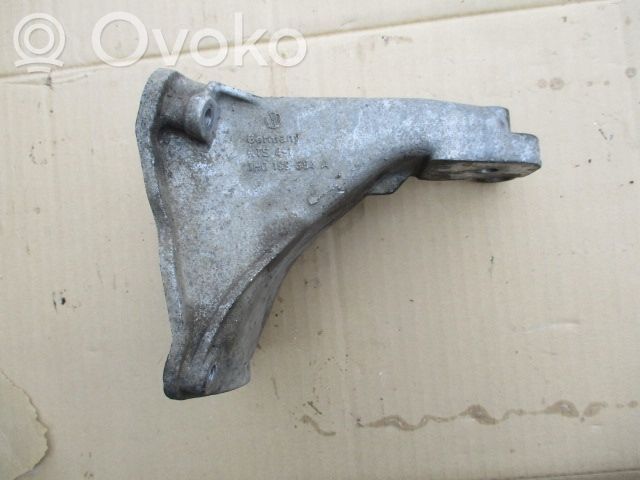 Volkswagen Polo Engine mount bracket 