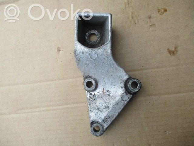 Citroen Xsara Picasso Engine mounting bracket 