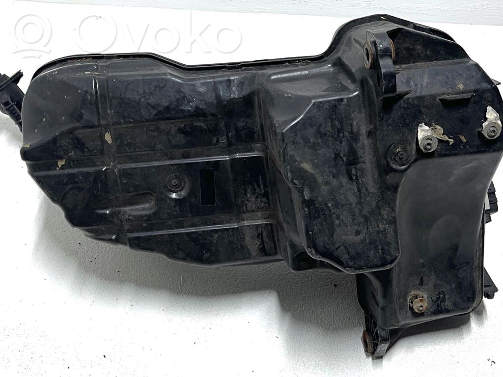 Polttoainesäiliö   4M0131878CC,4077022AA,4077016AA,4102206AA